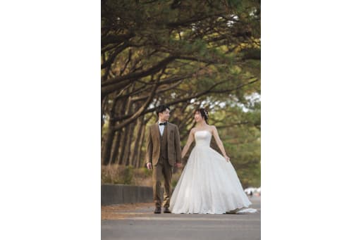 初めは緑溢れる道で撮影！