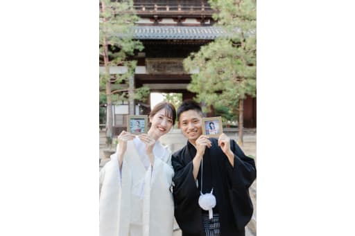 撮影の締めくくりには、お二人それぞれの幼少期のお写真と一緒に撮影を行いました。