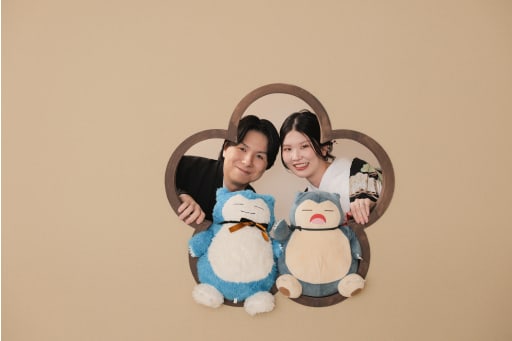 カビゴンたちも和装姿のふたりと一緒に登場。大切なものと一緒に残すことで、思い出がより鮮やかになります。