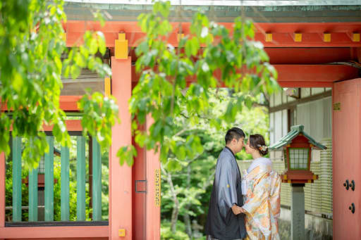 赤と緑の美しい場所で