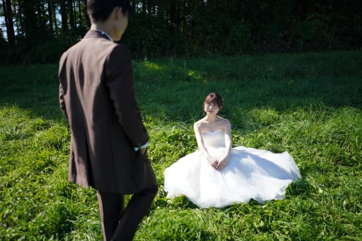 新郎さんを待つ新婦さん