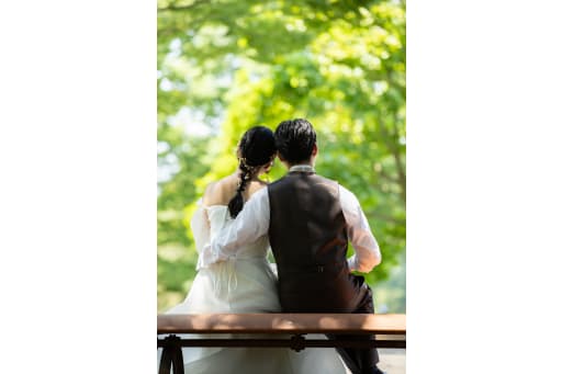 仲良く寄り添い合うお二人の後ろ姿も撮影いたしました！！