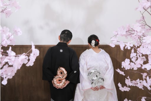 数字のバルーンと一緒に桜で撮影！！後ろ姿も可愛い！！