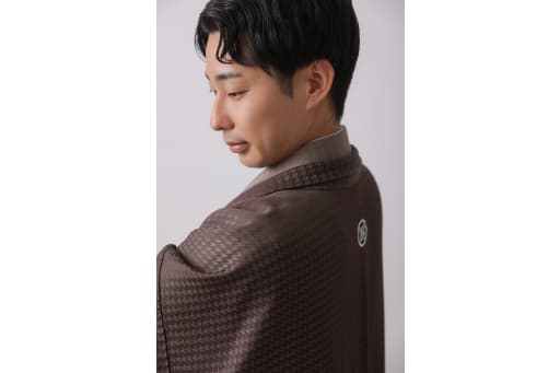 凛とした視線を送るご新郎様の横顔