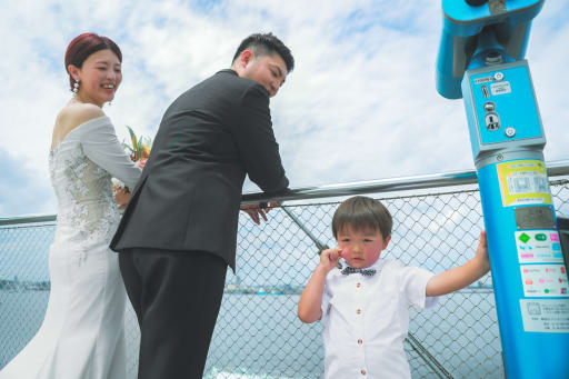 お子さんを見守るお二人