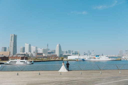 横浜の絶景をバックに