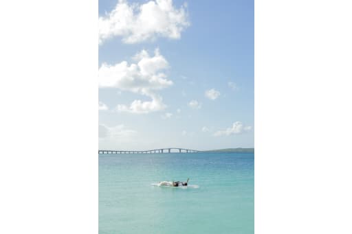 輝く太陽と宮古ビーチで特別な空間