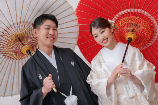 傘を使って仲良しショット