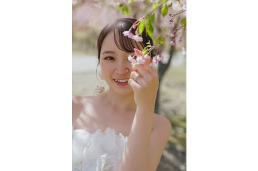 桜越しに