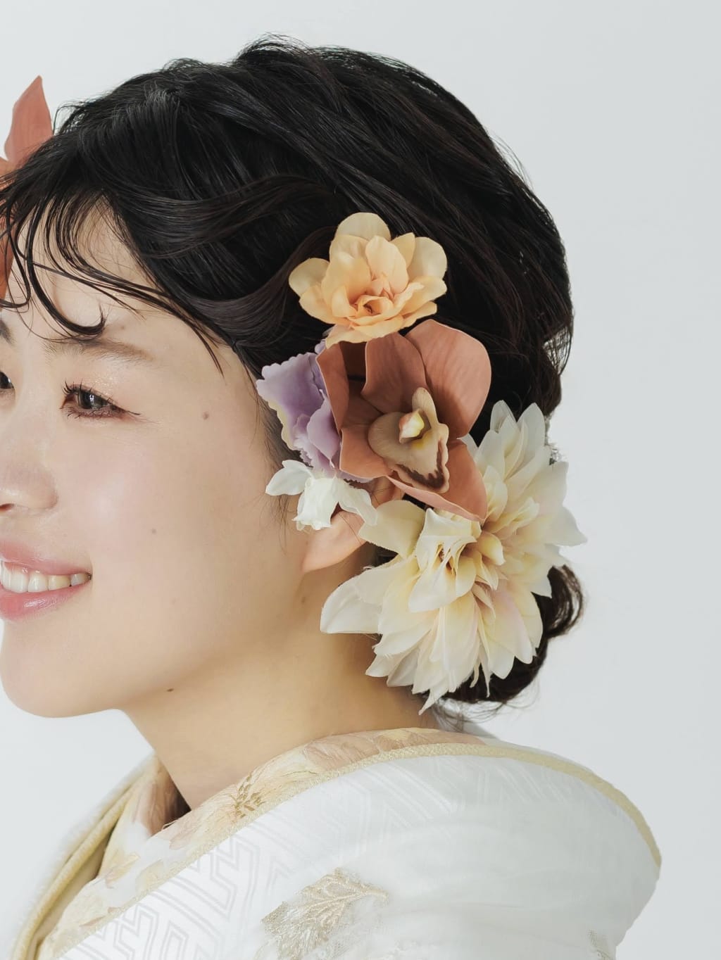 お花もりもりふわっとシニヨン | デコルテフォトグラフィー | 前撮り・フォトウェディング