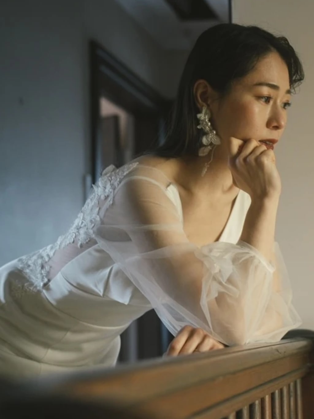 大人っぽいシンプルスタイル | デコルテフォトグラフィー | 前撮り・フォトウェディング