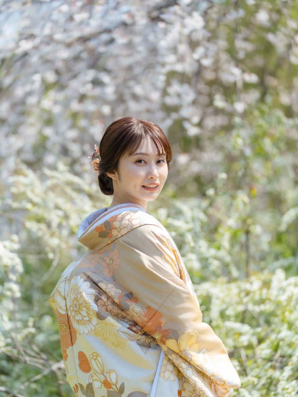 大人可愛いシニヨン | デコルテフォトグラフィー | 前撮り・フォトウェディング