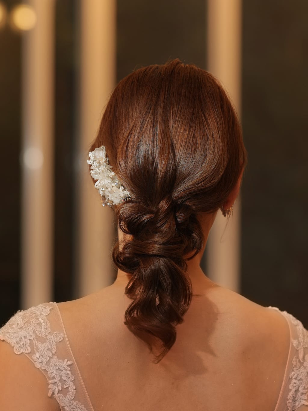 崩した大人シニヨン | デコルテフォトグラフィー | 前撮り・フォトウェディング