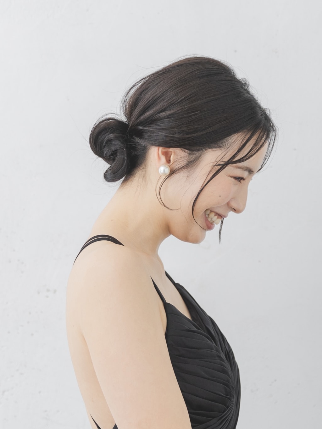 シンプルパールシニヨン | デコルテフォトグラフィー | 前撮り・フォトウェディング