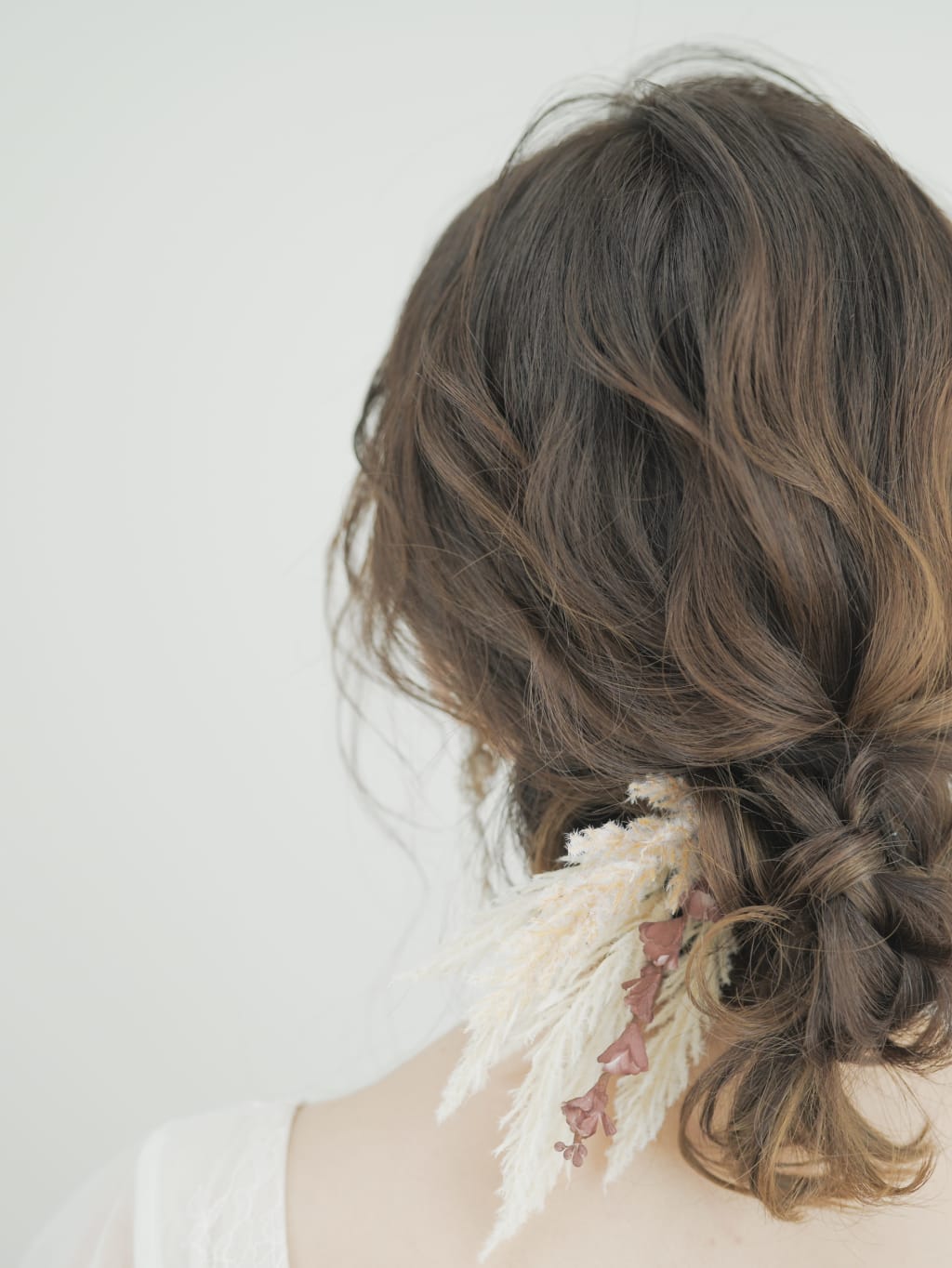 ゆるふわシニヨンスタイル | デコルテフォトグラフィー | 前撮り・フォトウェディング