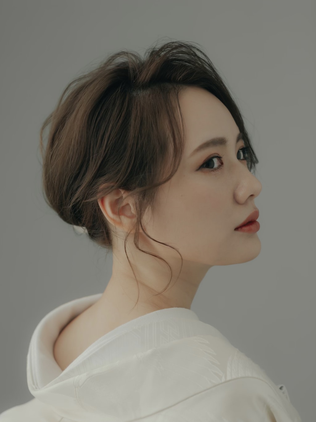 ルーズな夜会巻き | デコルテフォトグラフィー | 前撮り・フォトウェディング