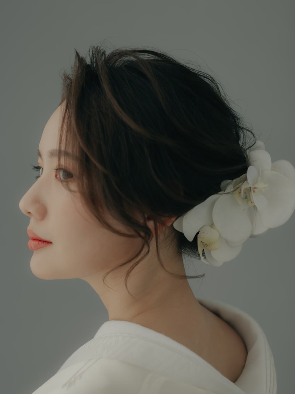 ルーズな夜会巻き | デコルテフォトグラフィー | 前撮り・フォトウェディング