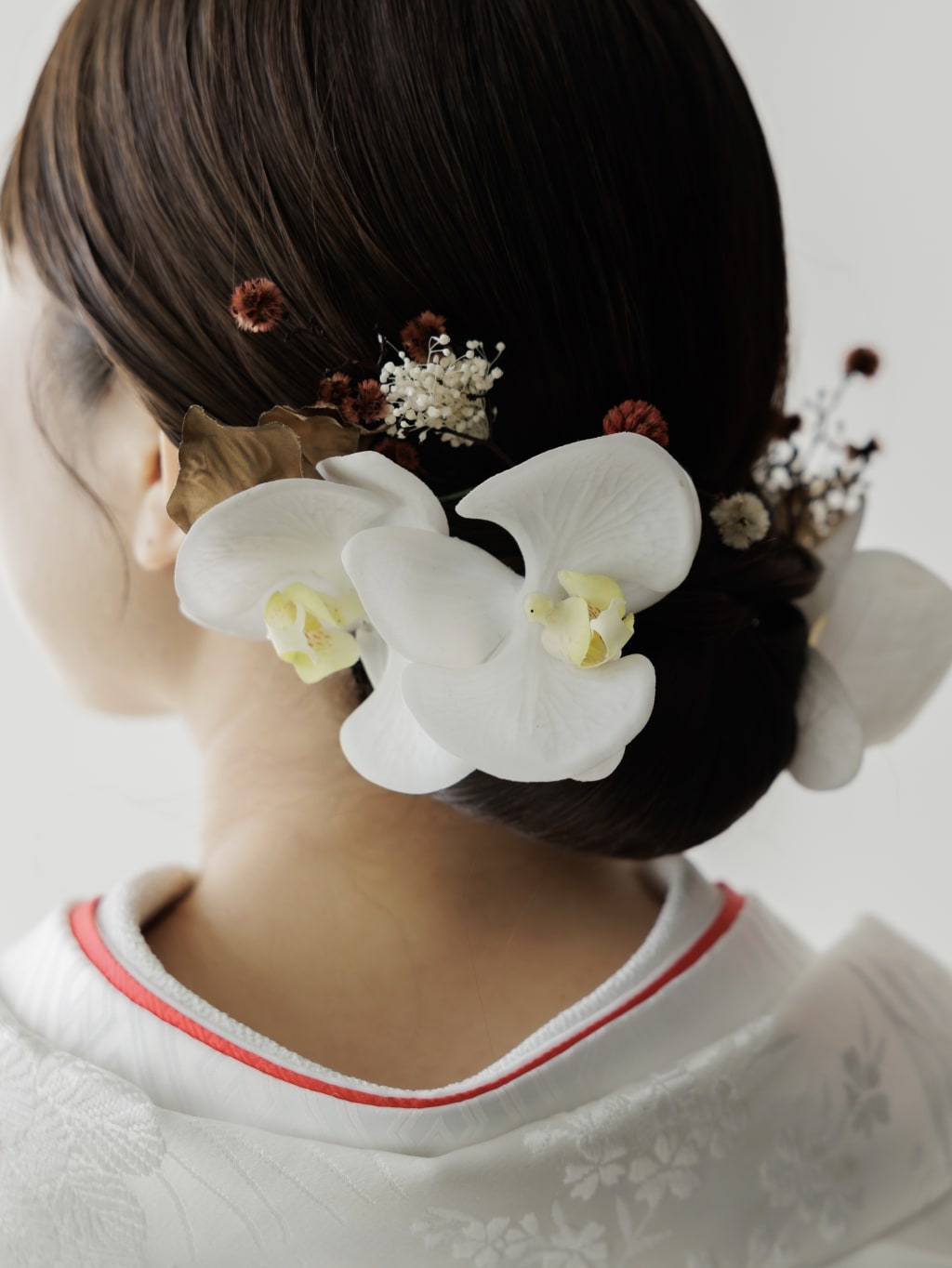 束間前髪で綺麗めシニヨン | デコルテフォトグラフィー | 前撮り・フォトウェディング