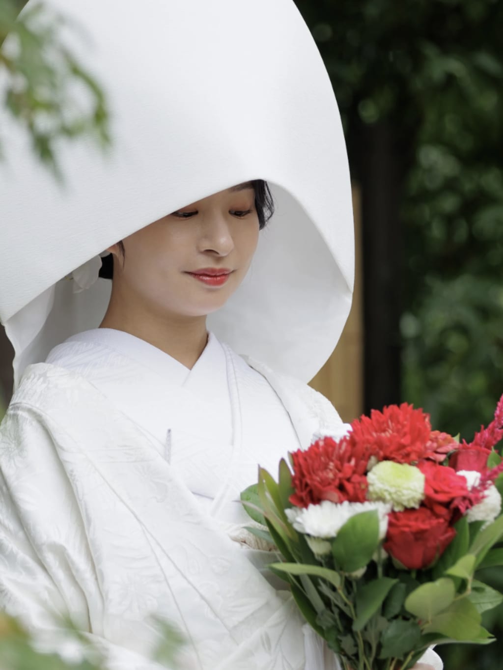 綺麗めタイトシニヨン | デコルテフォトグラフィー | 前撮り・フォトウェディング