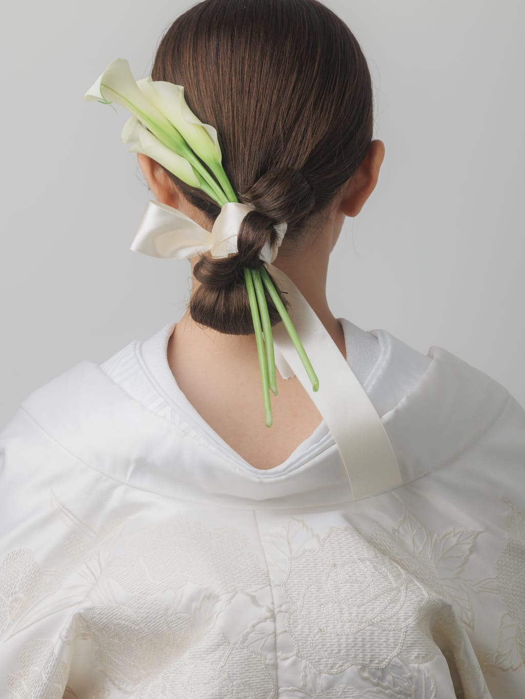 個性派シニヨン | デコルテフォトグラフィー | 前撮り・フォトウェディング