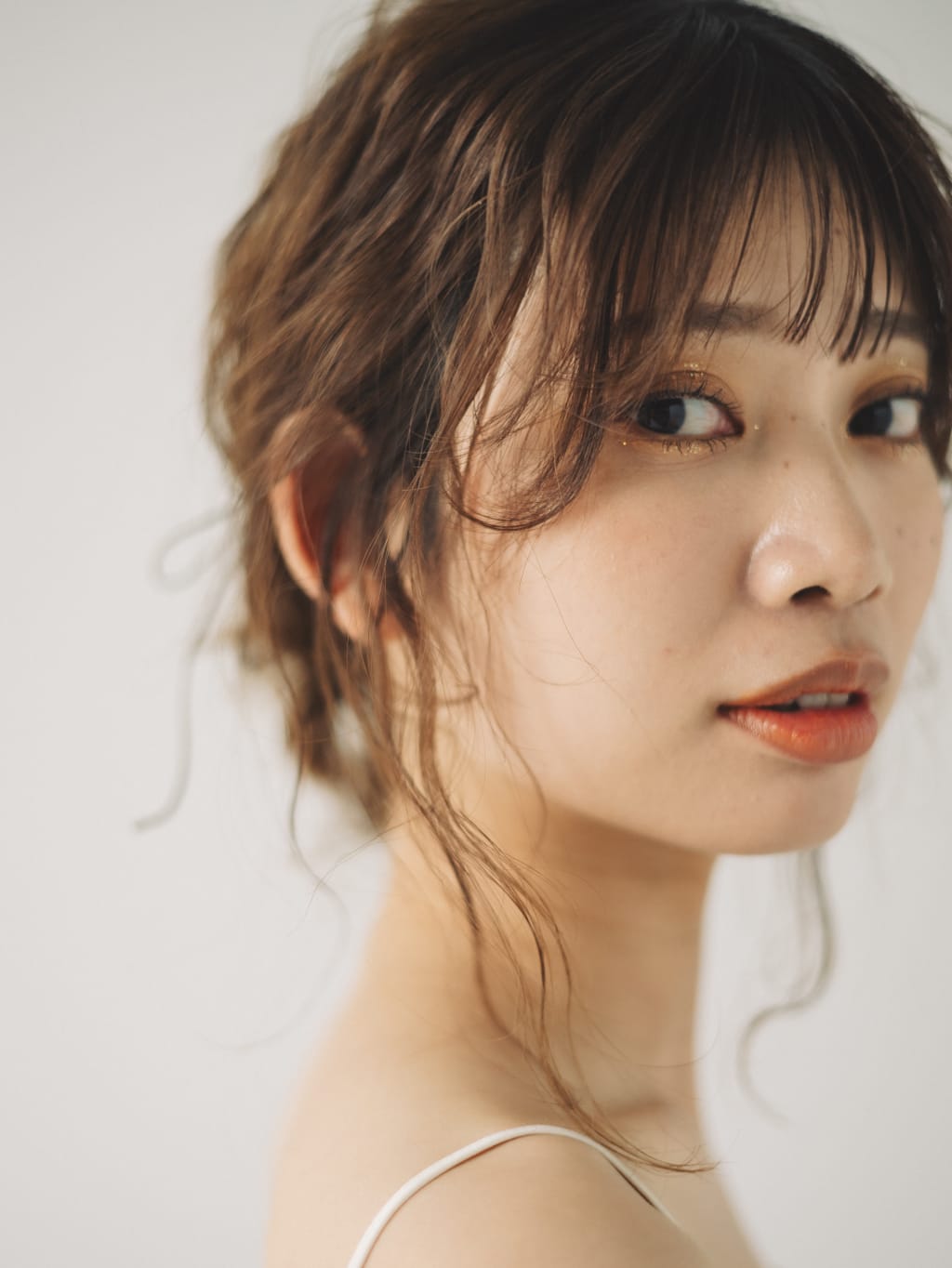 カジュアル下めお団子 | デコルテフォトグラフィー | 前撮り・フォトウェディング