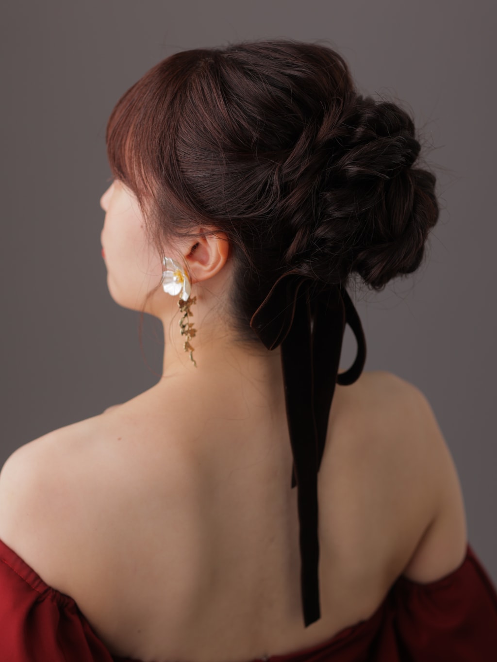 ボルドーメイクとおだんごヘア | デコルテフォトグラフィー | 前撮り・フォトウェディング