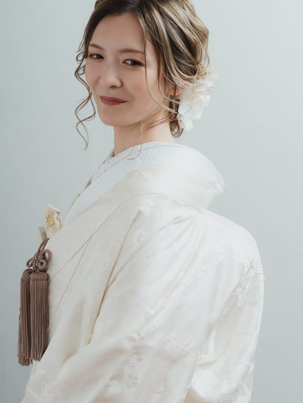 ゆるふわシニヨン | デコルテフォトグラフィー | 前撮り・フォトウェディング