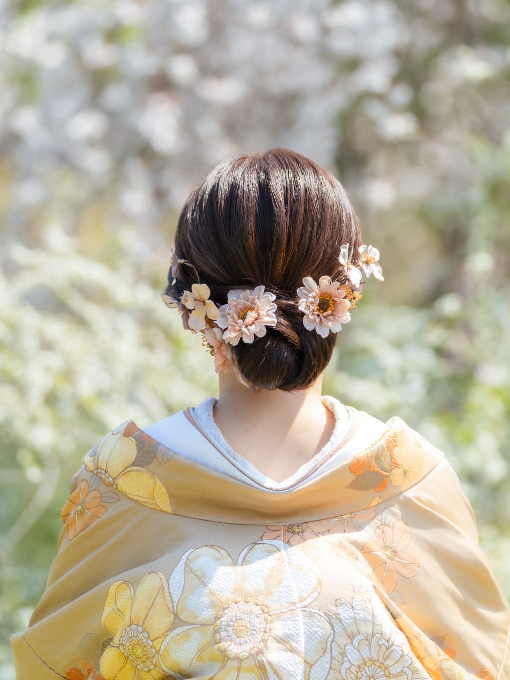 大人可愛いシニヨン | デコルテフォトグラフィー | 前撮り・フォトウェディング