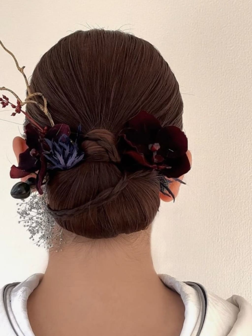 個性派綺麗めタイトシニヨン | デコルテフォトグラフィー | 前撮り・フォトウェディング