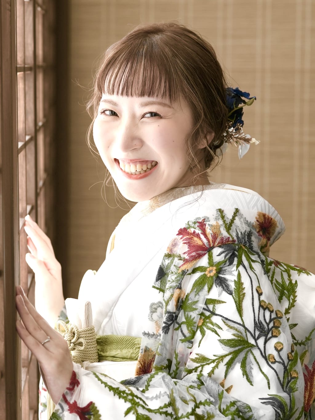 ゆるふわシニヨンスタイル♪♪ | デコルテフォトグラフィー | 前撮り・フォトウェディング