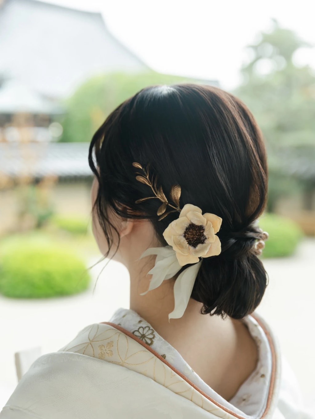 大人かわいいシニヨン | デコルテフォトグラフィー | 前撮り・フォトウェディング