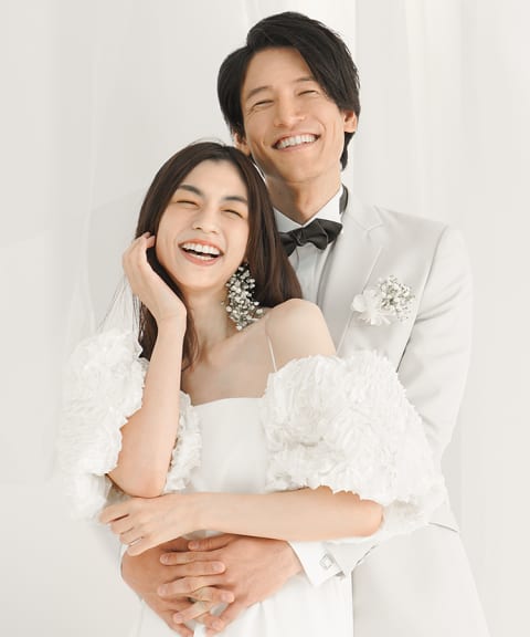 笑顔　結婚写真　スタジオ　ウェディングドレス
