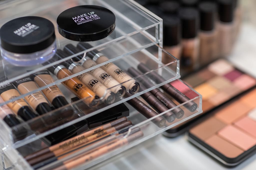 [メイクルーム]結婚写真専門店だからできる専用メイクルーム