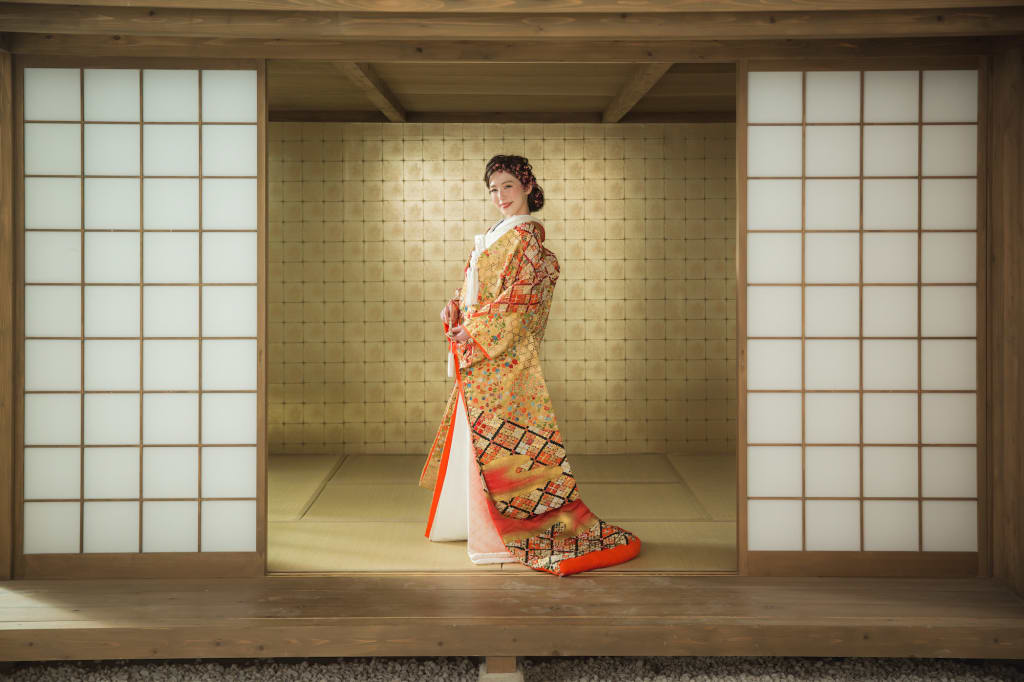 [屋内庭園]天候や人目を気にせず、屋内とは思えない庭園型スタジオで写真撮影を実現