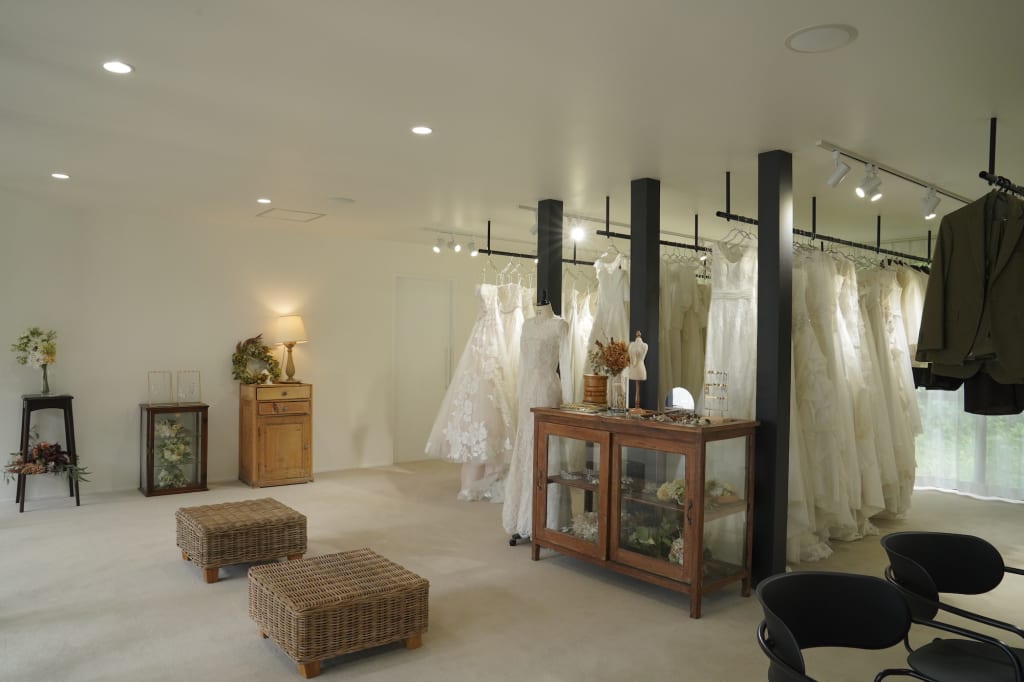 ウェディングドレスも豊富にご用意
