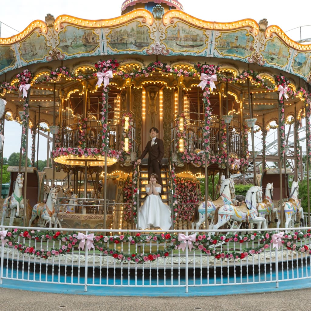 夏の遊園地撮影はいかがですか？【メリーゴーランドとバラ】