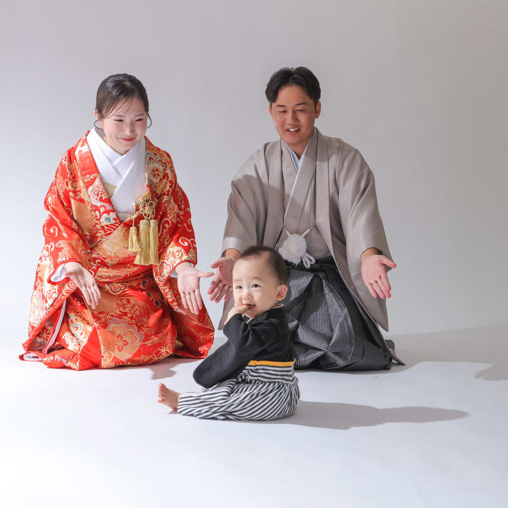 白×赤で残す、家族３人の特別な１日