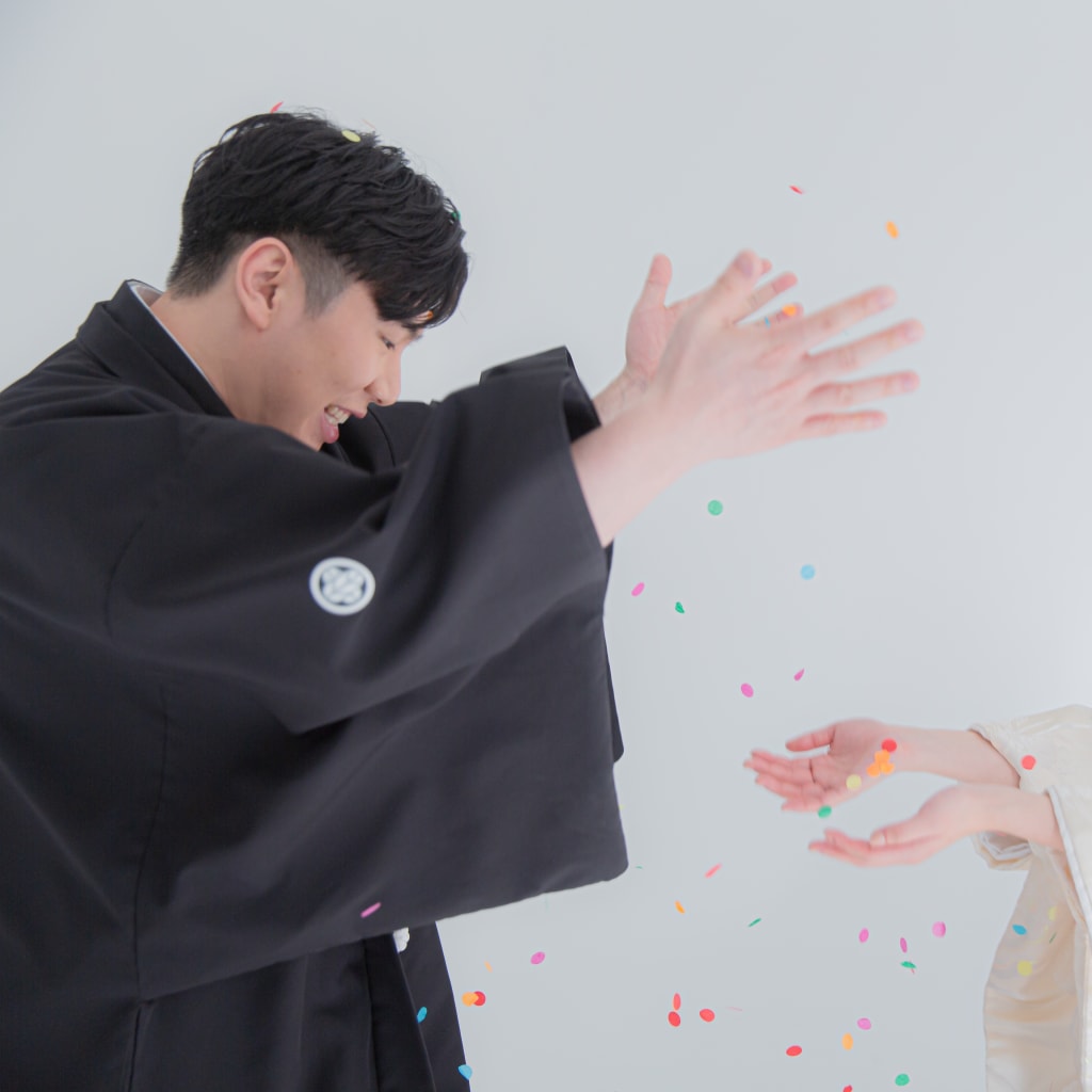 真っ白な背景のスタジオでお二人らしい撮影をしませんか？