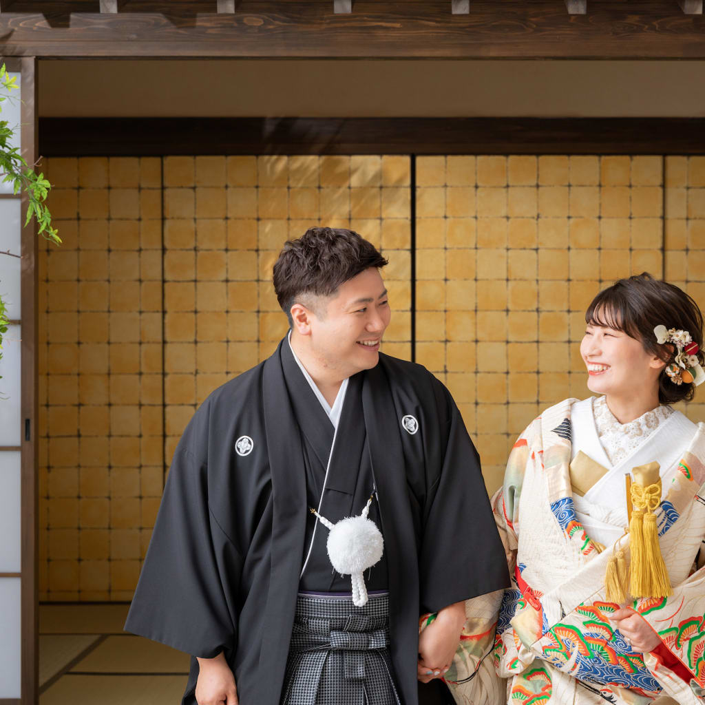 洋装と和装で雰囲気を変えて