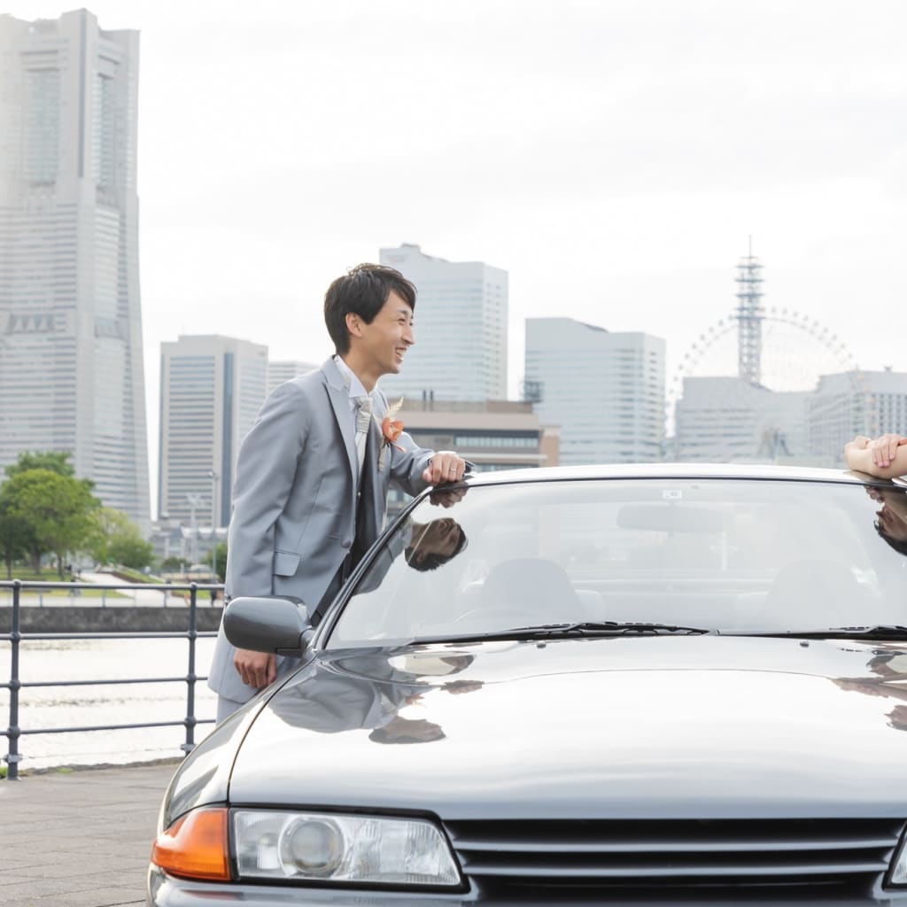 みなとみらいを背景に愛車と一緒に！