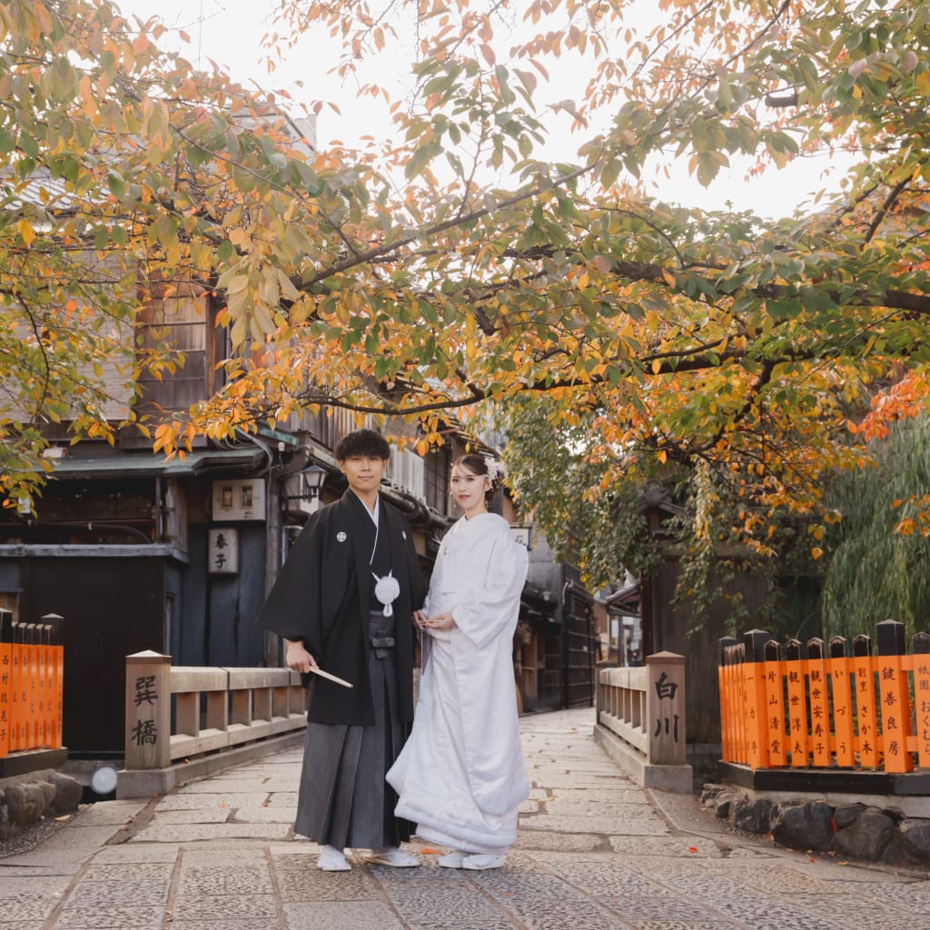 秋の祇園を歩く、白無垢ロケーションフォト