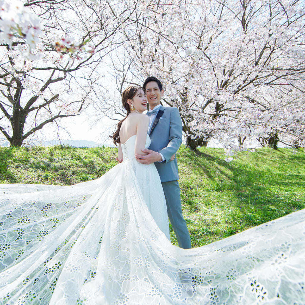 桜舞う白竜湖で特別なウェディングフォトを