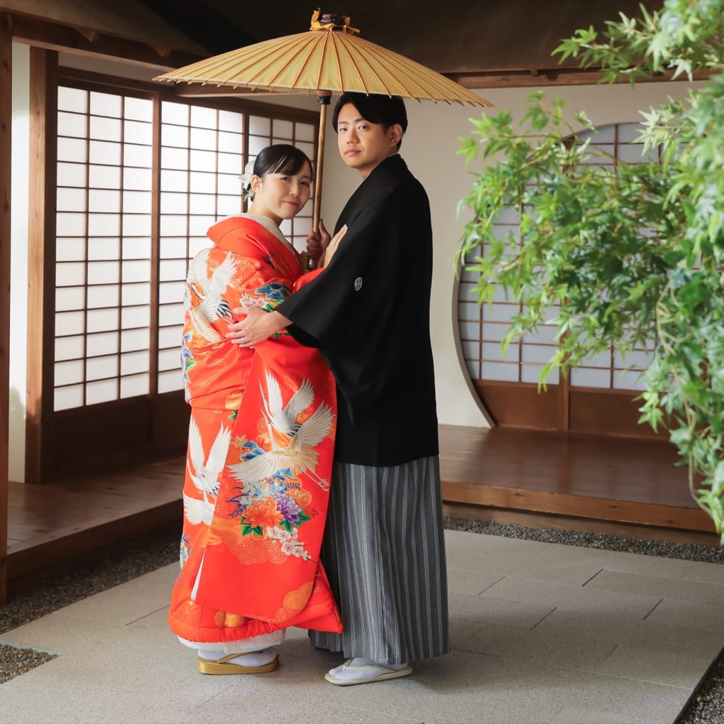 和装２着で屋内庭園撮影