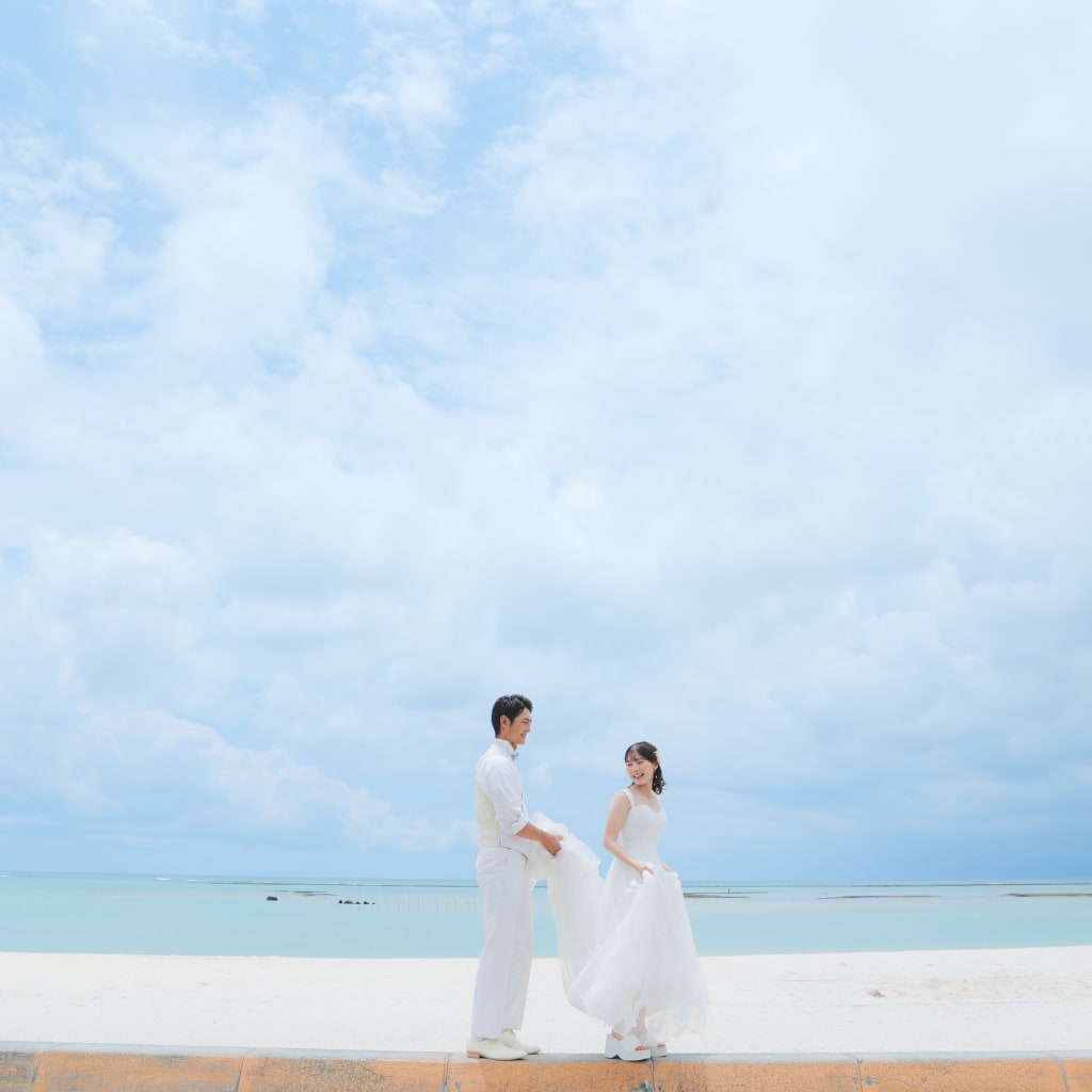 みんなの憧れ！リゾート地沖縄のビーチとチャペルの撮影風景
