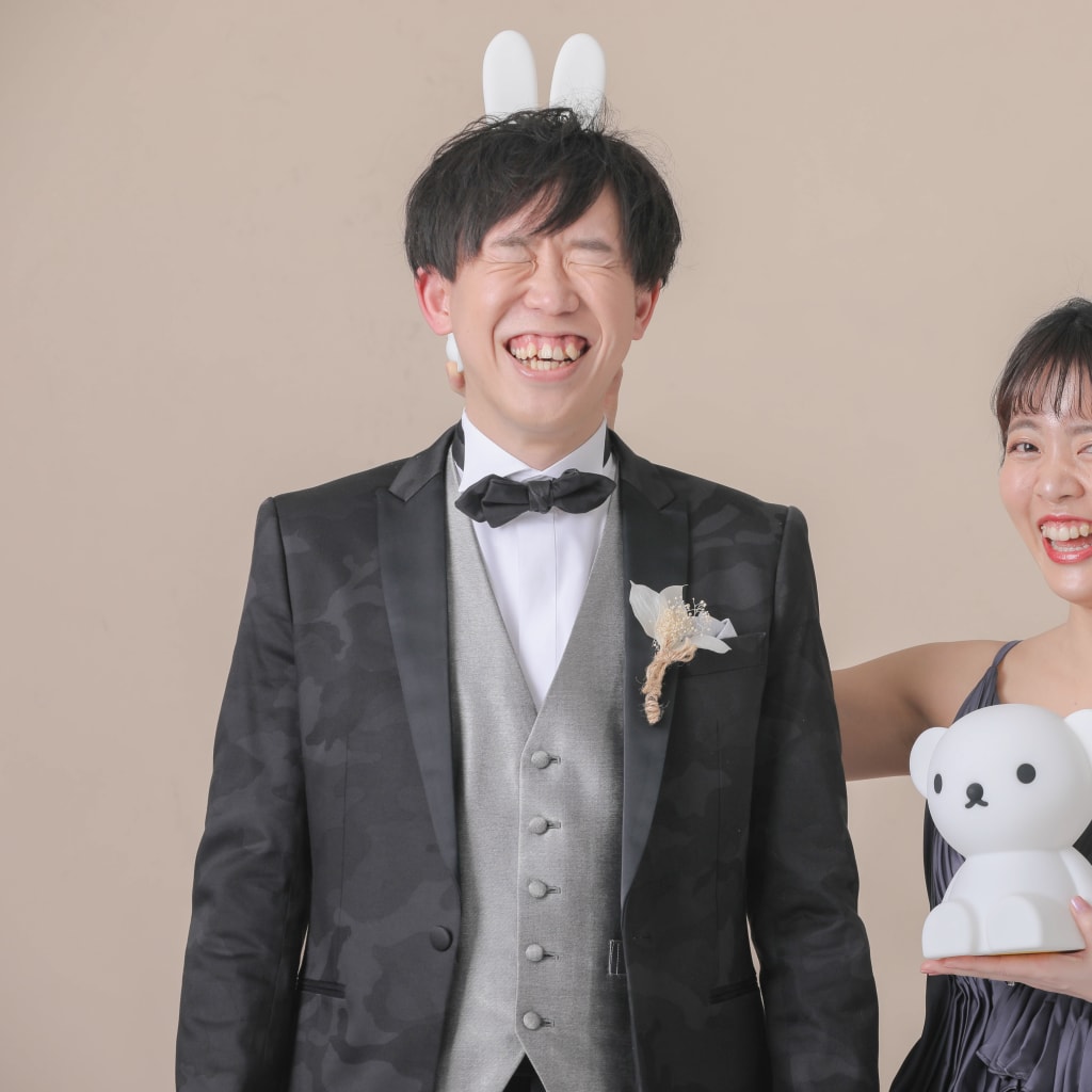 カラードレス × 背景無地のシンプルなスタジオ◎