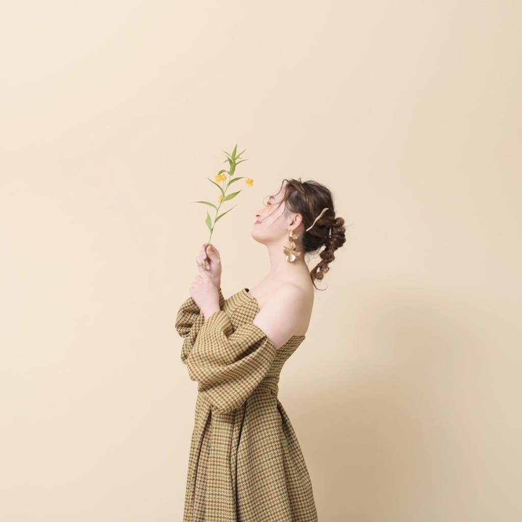 背景無地に似合うカラードレスのご紹介！