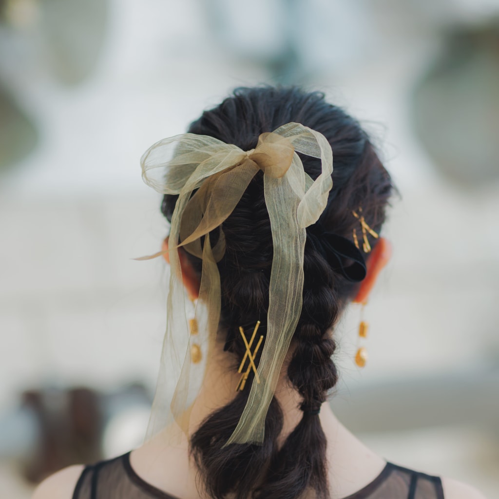 洋装ポニーテール