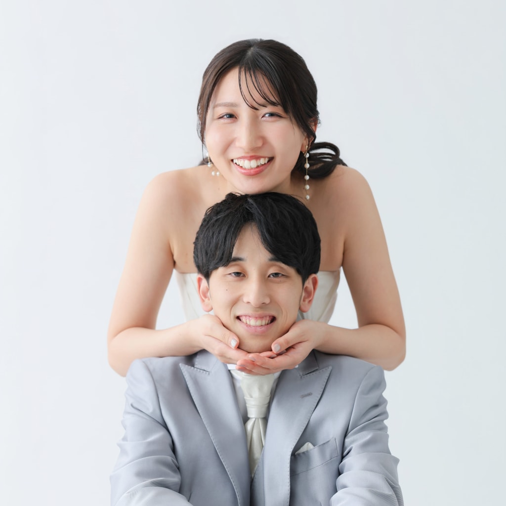 シンプル+小物でお二人らしさを