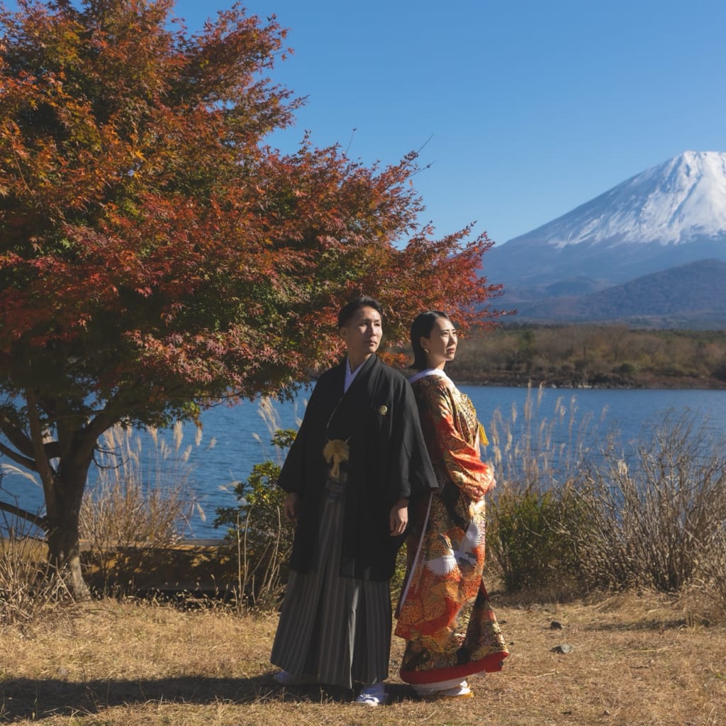 秋の積雪の大人気富士山紅葉ロケーション、ご予約開始致しました