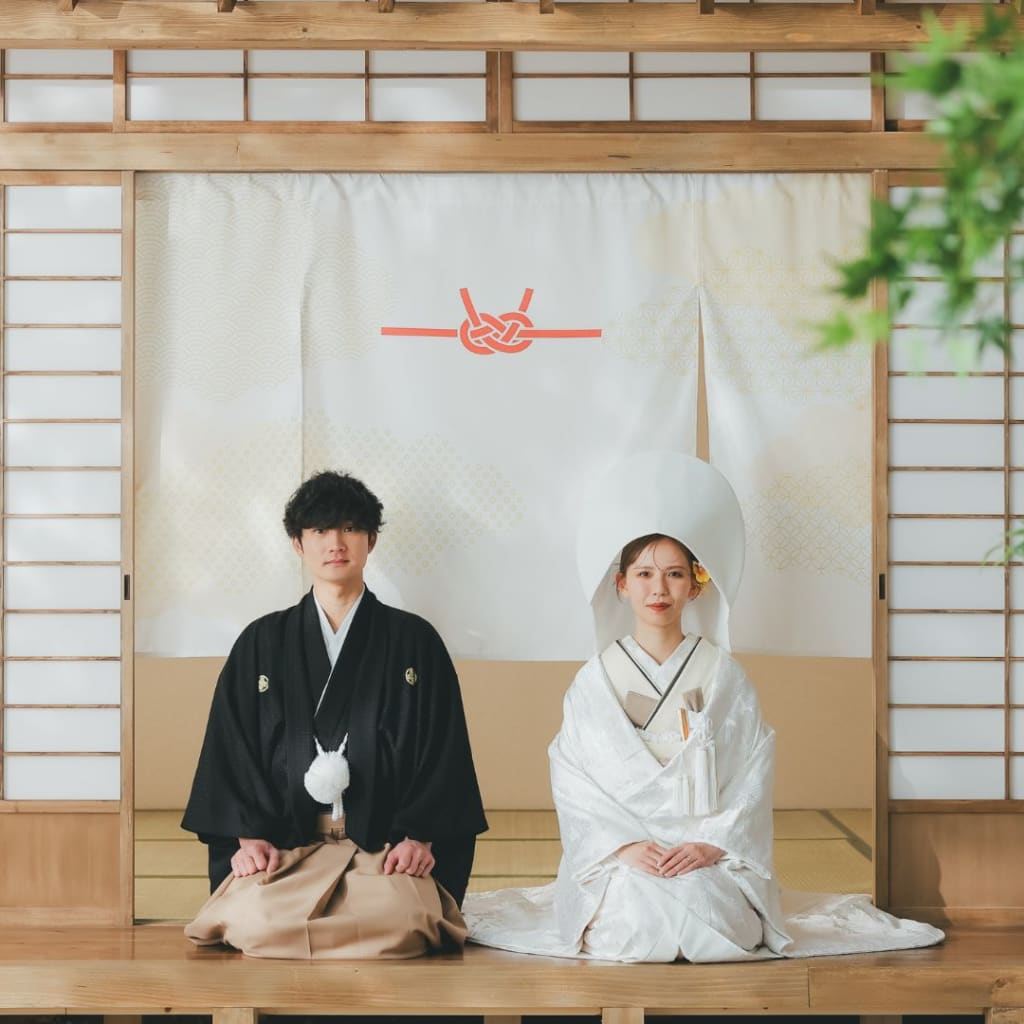 笑顔が魅力のふたり、和の美しさを感じるウェディングフォト